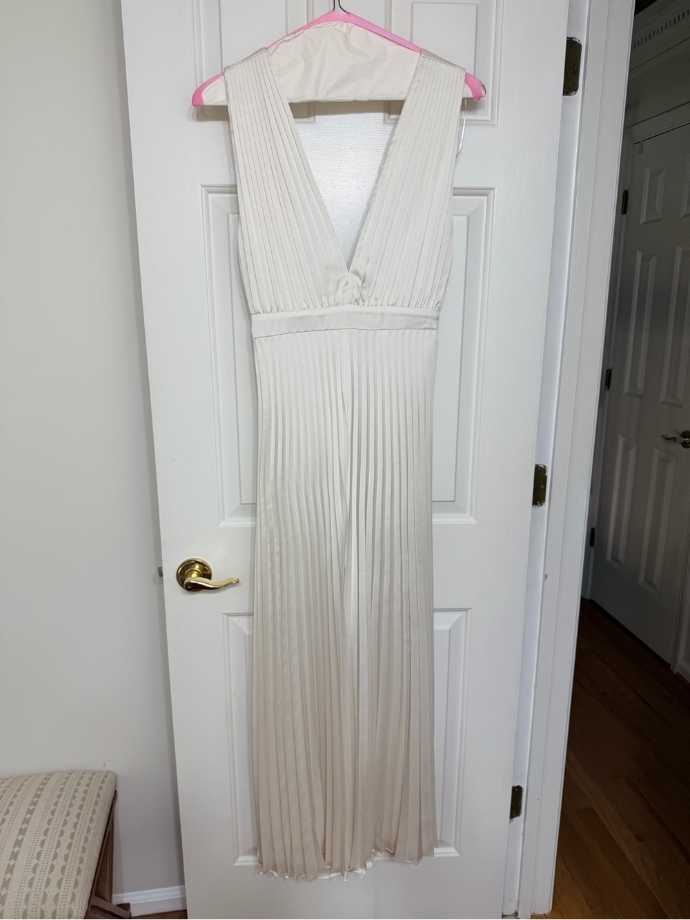Abercrombie & Fitch Ivory Pleated V‑Neck Jumpsuit